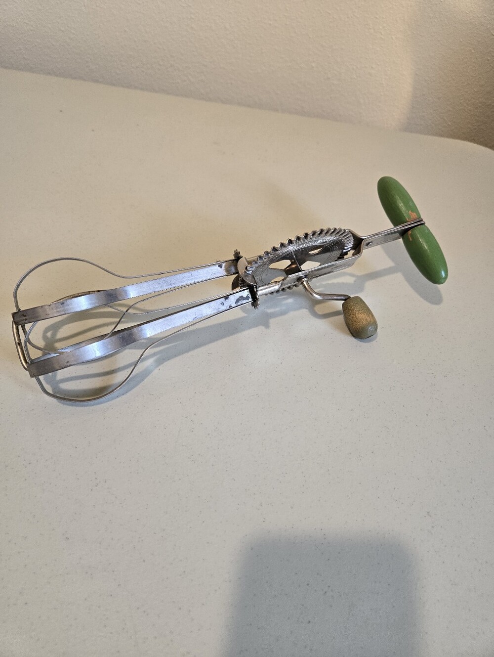 Vintage Hand Crank Egg Beater Whisk Green Handle Kitchen utensil